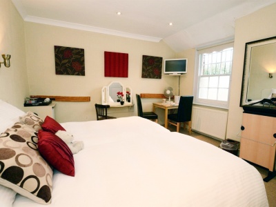 The Falcon Inn - Denham - The Garden Room